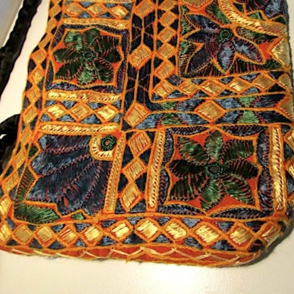 VTG Embroidered Fabric Shoulder Bag